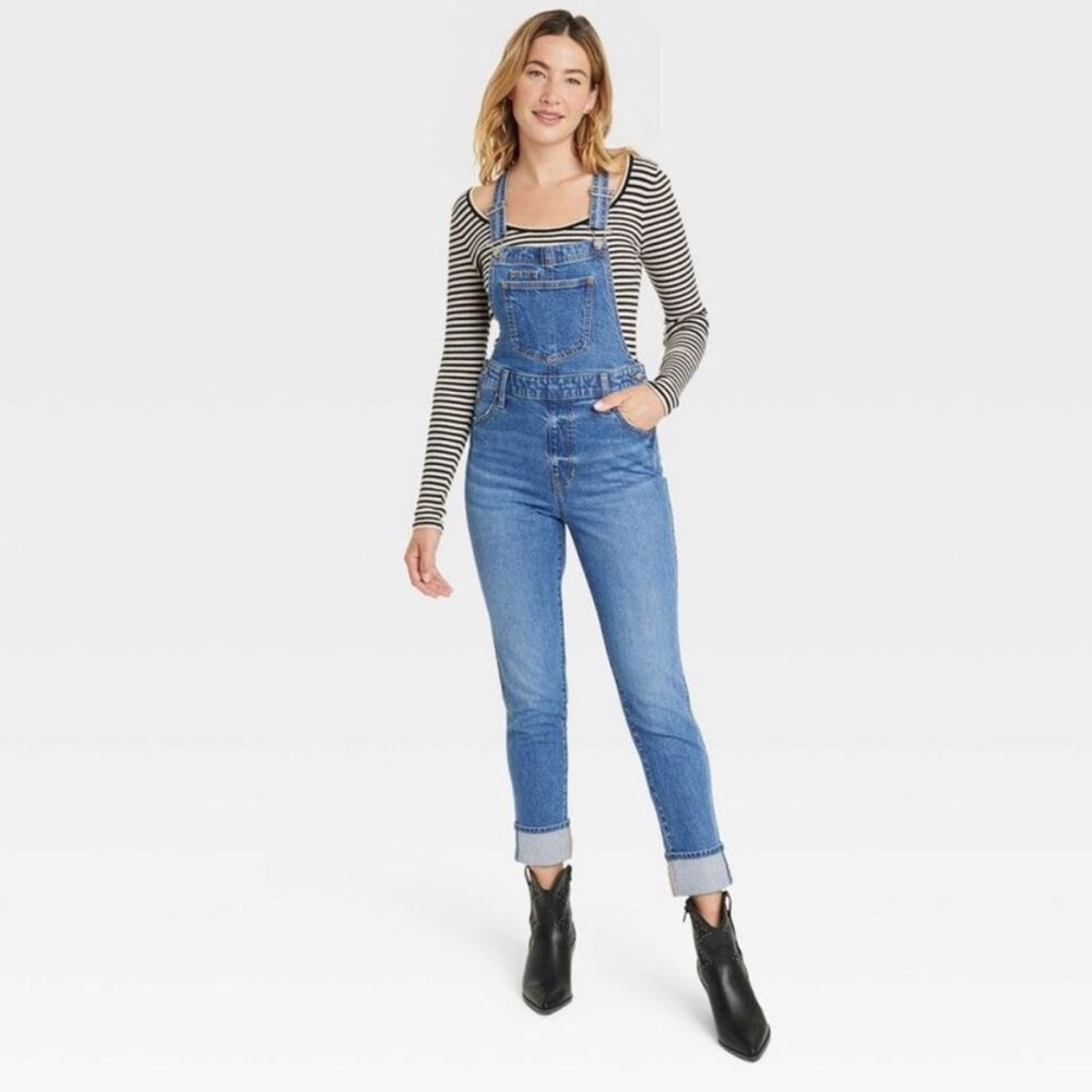 Universal Thread Women's Denim Overalls
Sleeveless Medium Wash Size 12 nwt - Picture 3 of 3